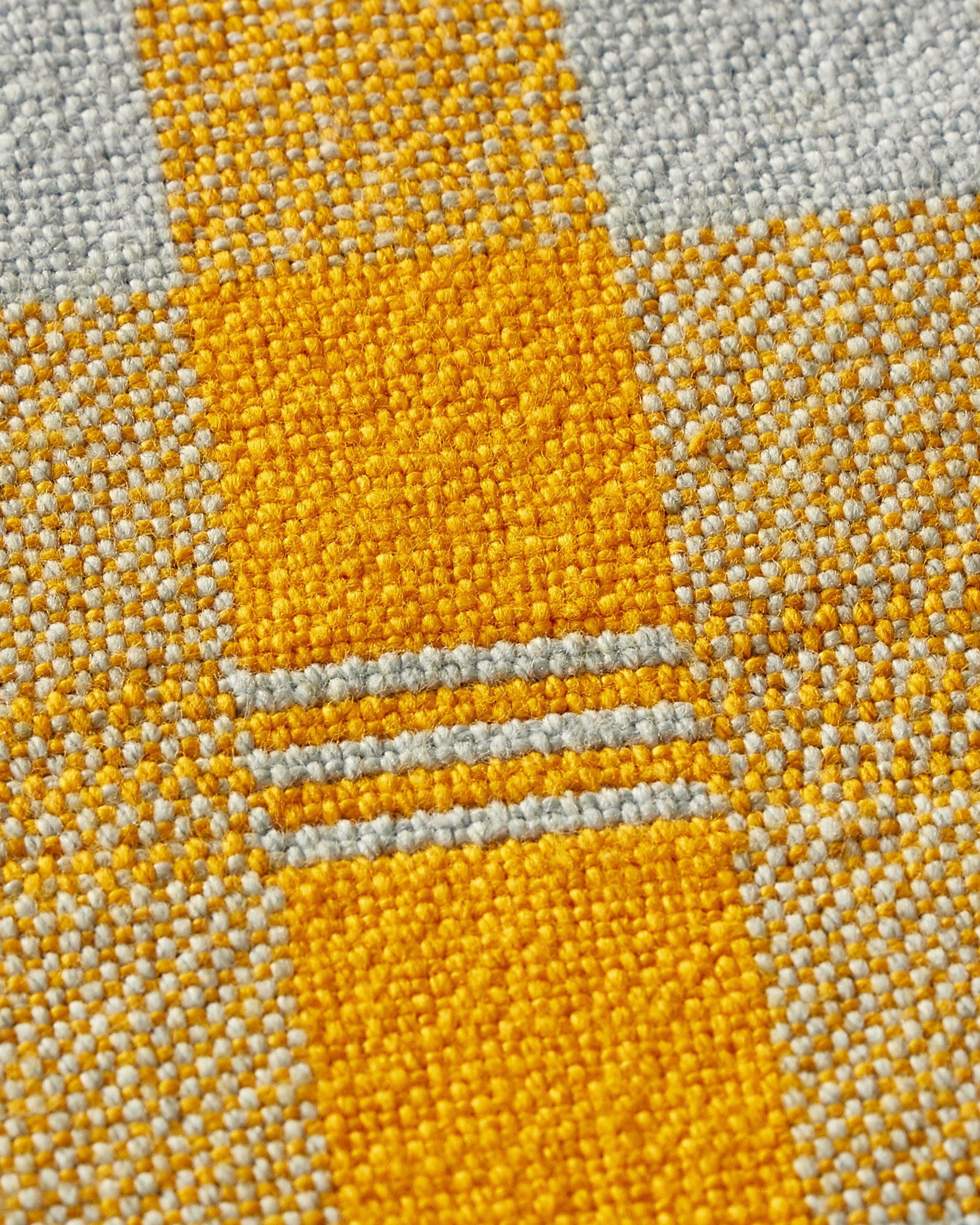 Daffodils & Snowdrops Runner - Image 3