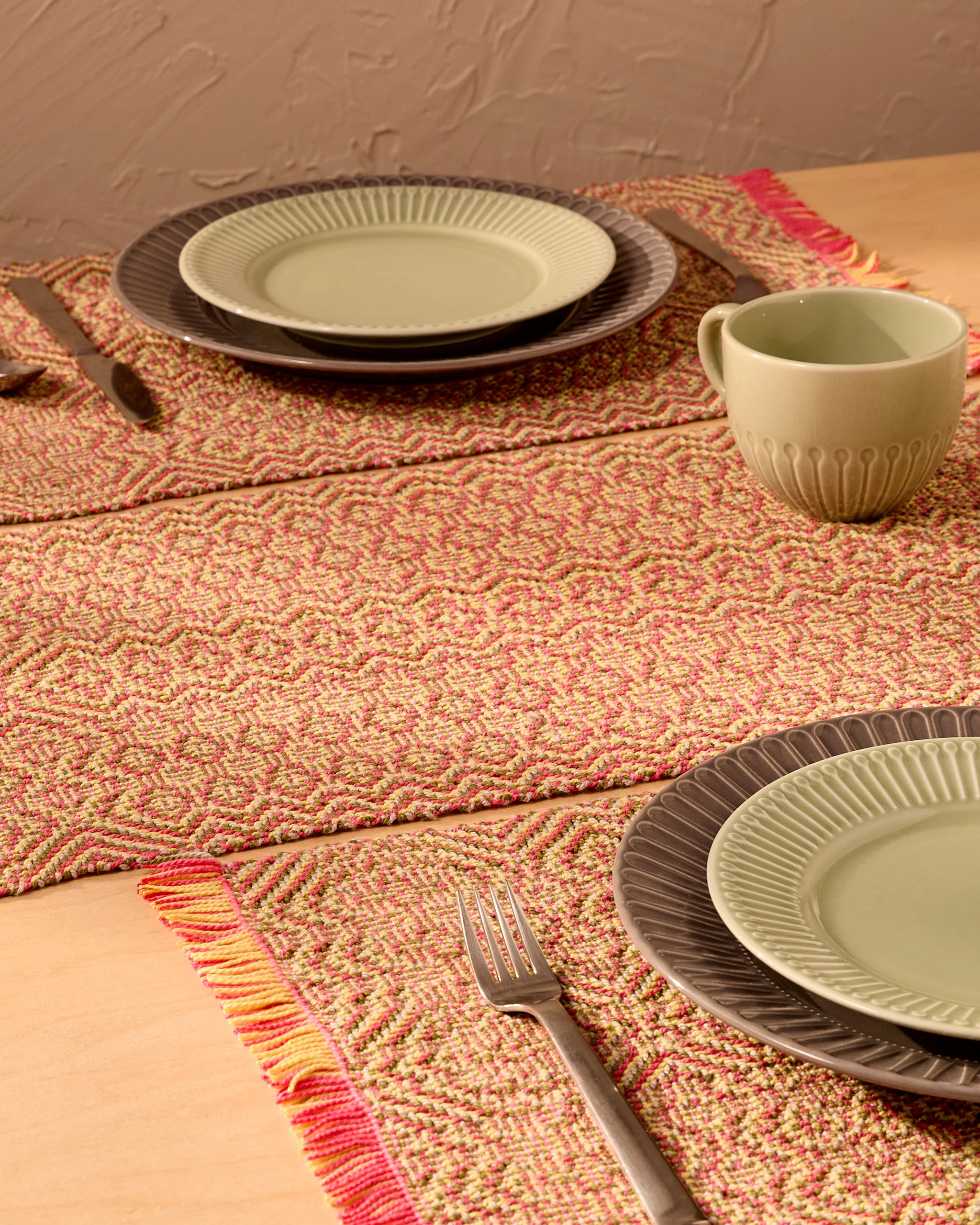 Spring Tulip Table Set - Image 2